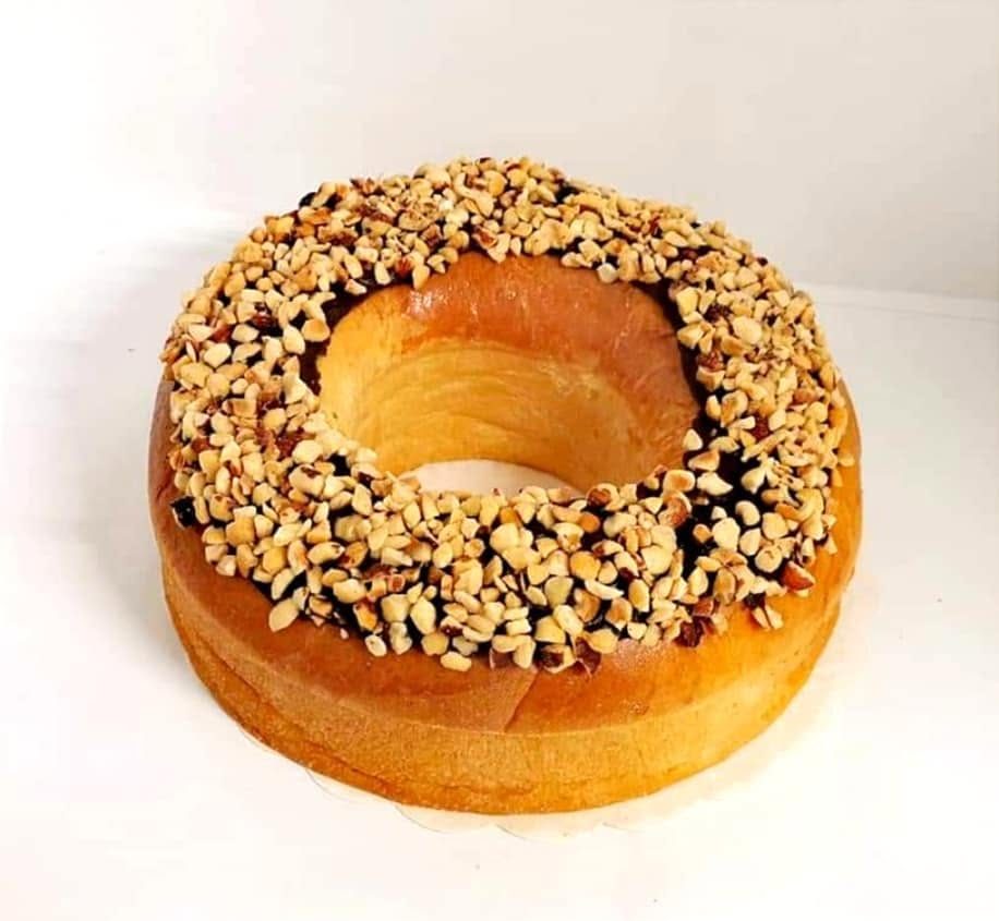 Pains artisanaux PLP Pâtisserie — couronne briochée aux noisettes